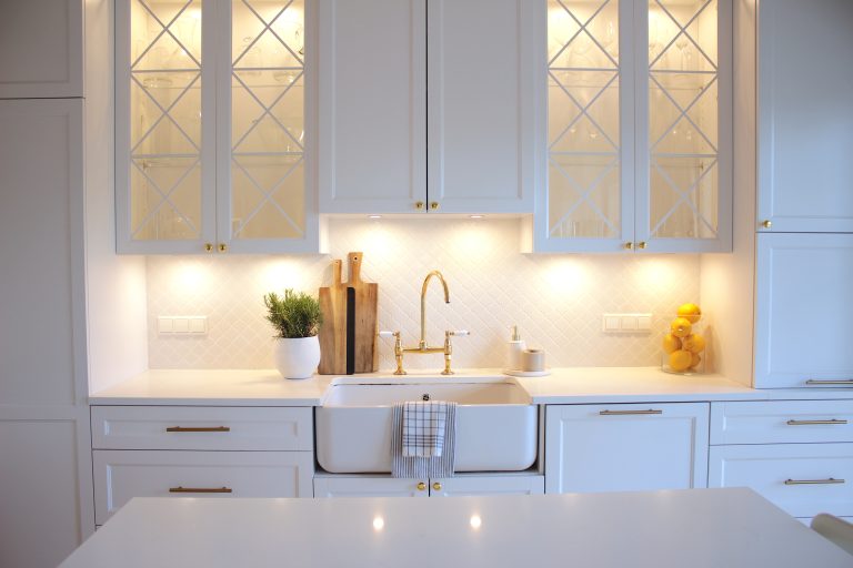 white kitchen with balanced lighting